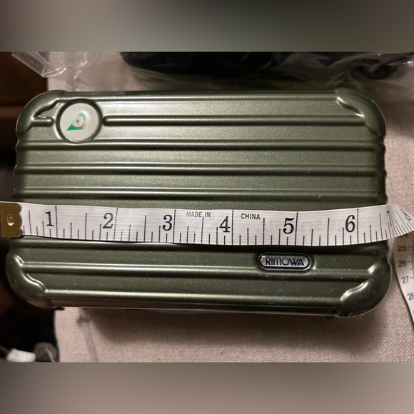 Classic Rimowa Amenity Kit (collaboration with Eva Air on First class).Authentic - Picture 3 of 6